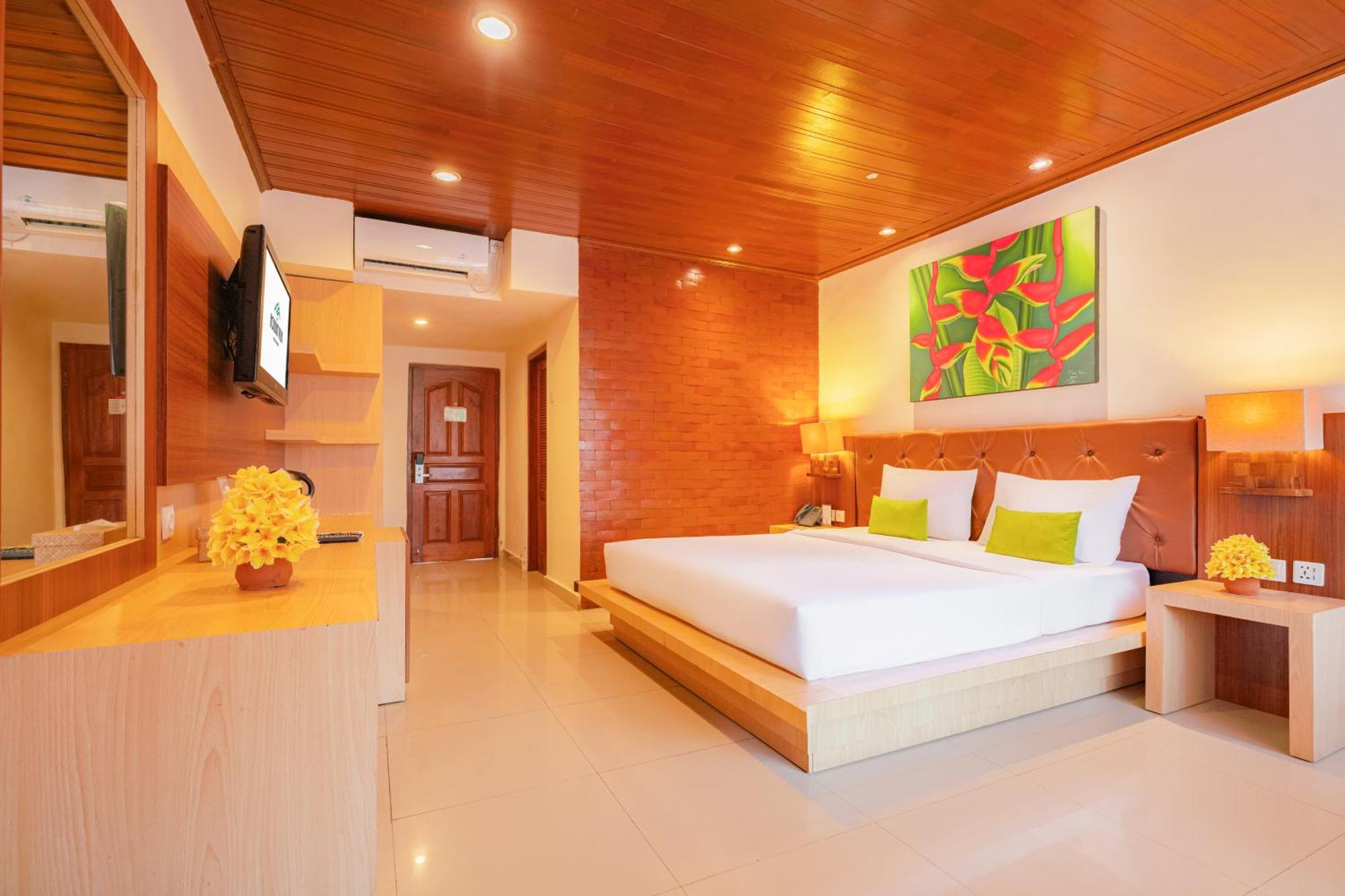 Kamar Deluxe Double atau Twin dengan Pemandangan Kolam Renang